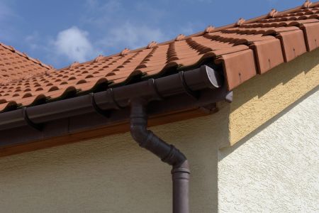 Top Signs Your Gutters Need Cleaning After a Harsh Massachusetts Winter